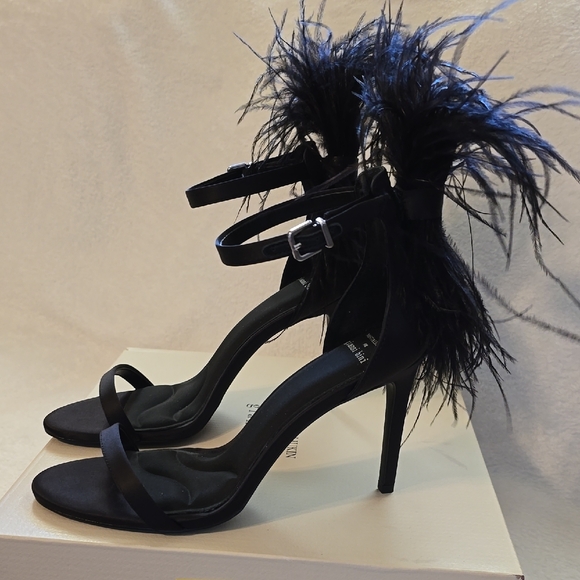 Gianni Bini Black Feathered Heels - Picture 4 of 6